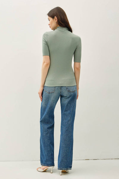 SHORT SLEEVE MOCKNECK KNIT TOP