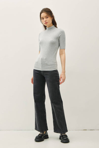 SHORT SLEEVE MOCKNECK KNIT TOP
