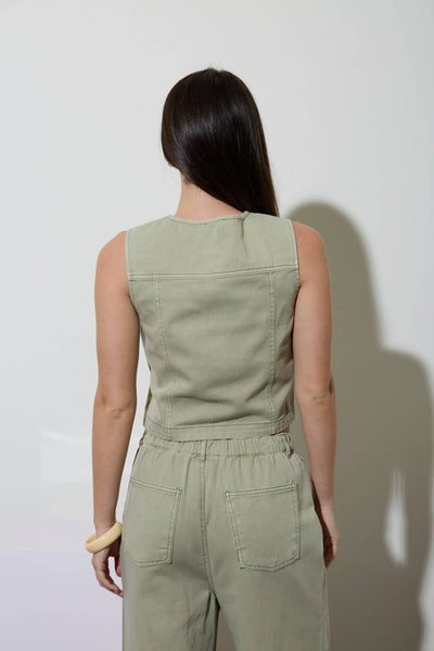 ROUND NECK BUTTON DOWN POCKET DETAIL DENIM VEST