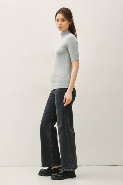 SHORT SLEEVE MOCKNECK KNIT TOP