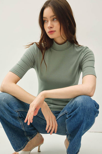 SHORT SLEEVE MOCKNECK KNIT TOP