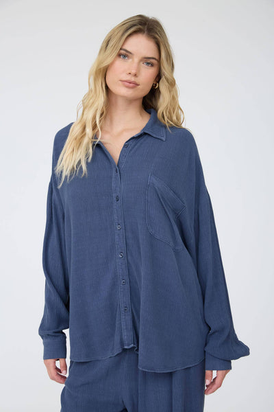 CRINKLE PLISSE COLLARED LONG SLEEVE BUTTON DOWN