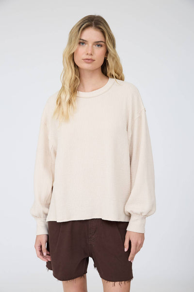 TEXTURED EXPOSED SEAM LONG EXTENDED SLEEVE KNIT TOP