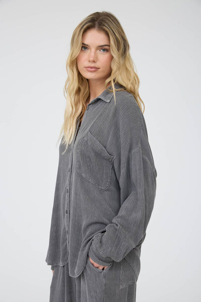 CRINKLE PLISSE COLLARED LONG SLEEVE BUTTON DOWN