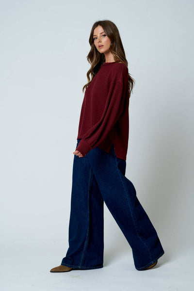 TEXTURED EXPOSED SEAM LONG EXTENDED SLEEVE KNIT TOP