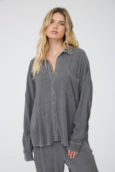 CRINKLE PLISSE COLLARED LONG SLEEVE BUTTON DOWN